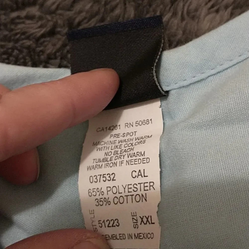 π3/$12 Light teal colored scrub top! - Picture 6 of 6